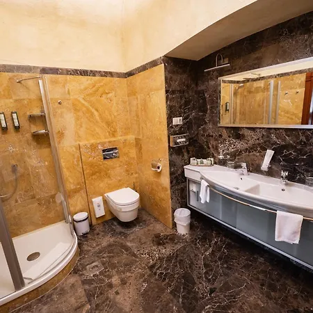 Citadel - Gastro Boutique Hotel- цитадель 5* Lviv