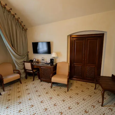 호텔 Citadel Gastro Boutique - цитадель 5*