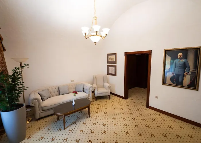 Citadel - Gastro Boutique Hotel- цитадель Λβιβ