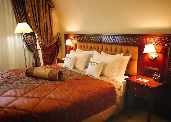 מלון Citadel - Gastro Boutique Hotel- цитадель